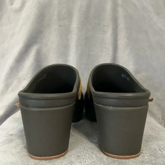 CROCS Brown Tan Clogs with Leather Strap - Picture 9 of 10